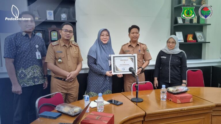 Kepala Desa Padakkalawa kembali meraih Penghargaan dan Apresiasi atas Pencapaian 95% UHC JKN