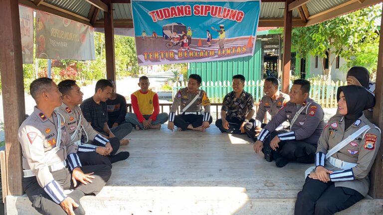 Desa Padakkalawa dan Kadus Aluppang serta segenap masyarakat yang melakukan gelar tudang sipulung